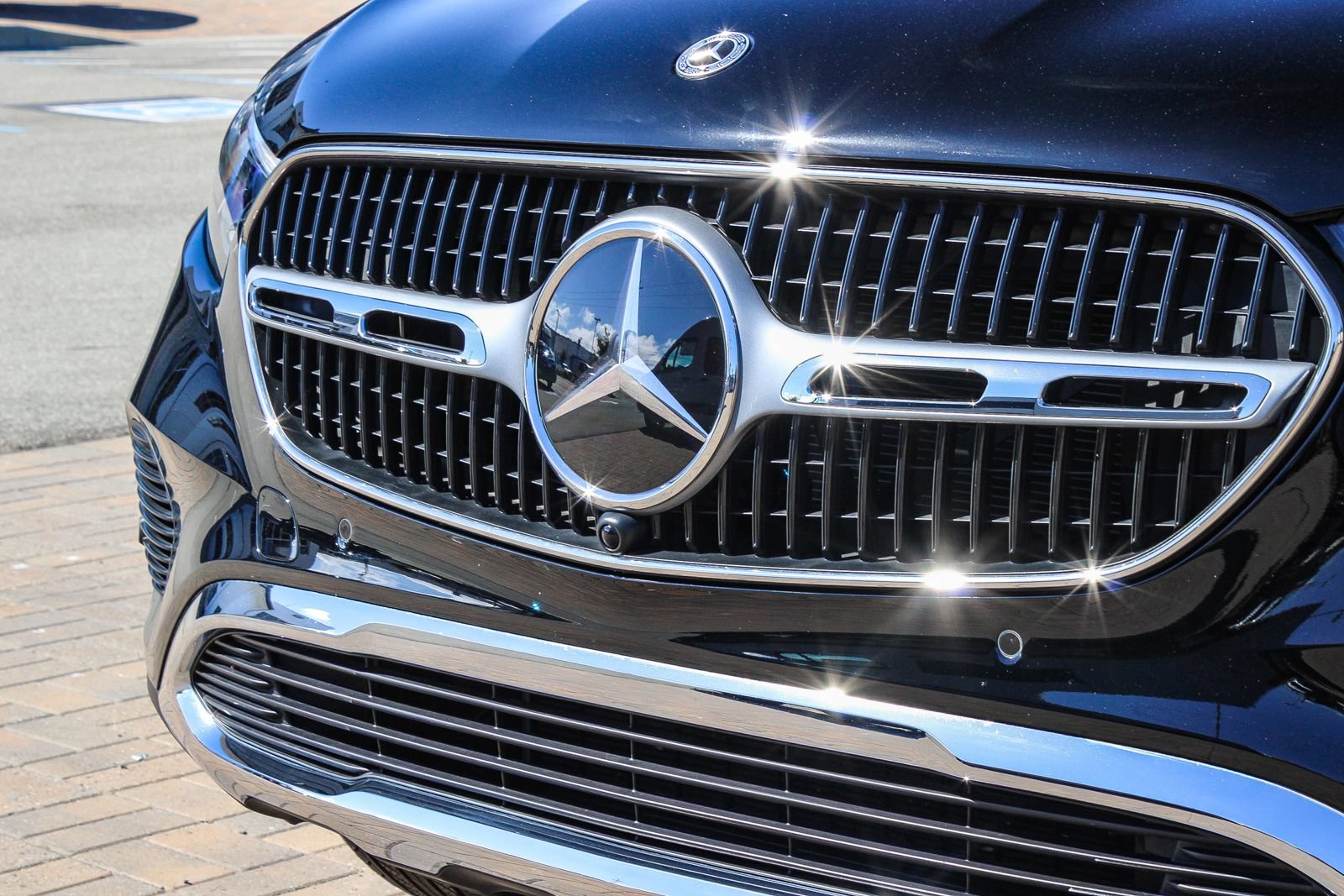Certified 2025 Mercedes-Benz GLC 350e 4MATIC image 6