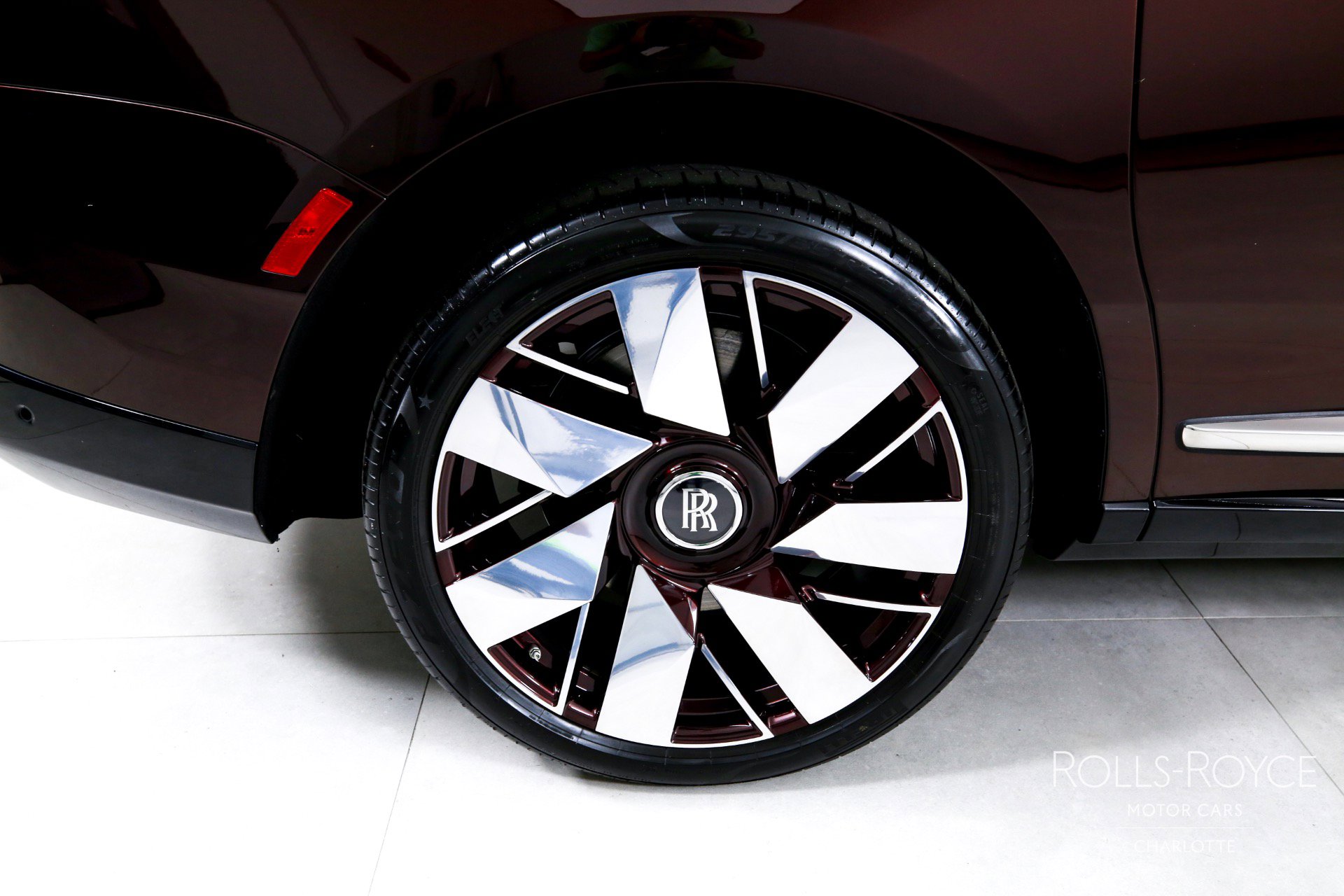 Certified 2025 Rolls-Royce Cullinan image 39