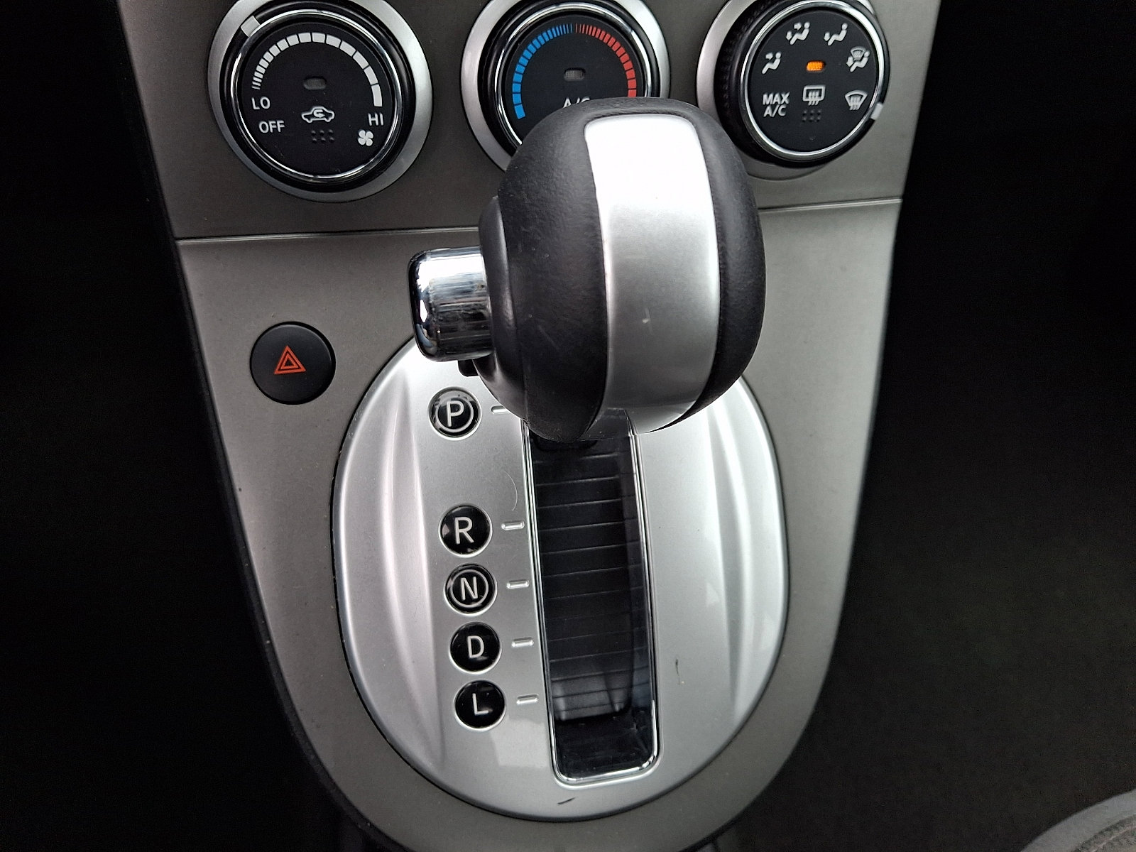 Used 2012 Nissan Sentra 2.0 SR w/ Special Edition Pkg image 15