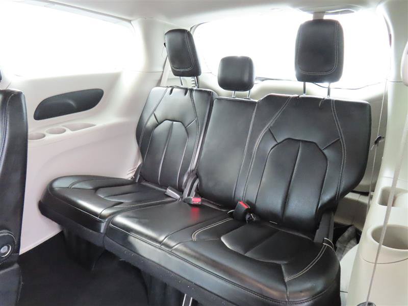 Used 2023 Chrysler Pacifica Touring-L FWD image 30