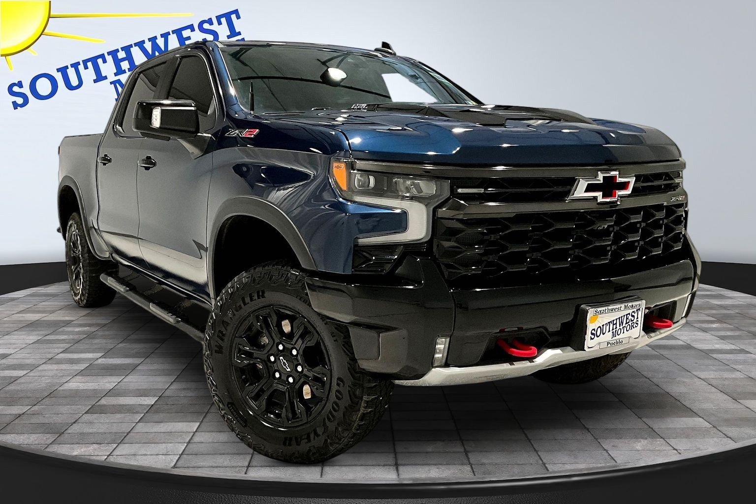 Used 2023 Chevrolet Silverado 1500 ZR2 w/ Technology Package AWD/4WD image 3