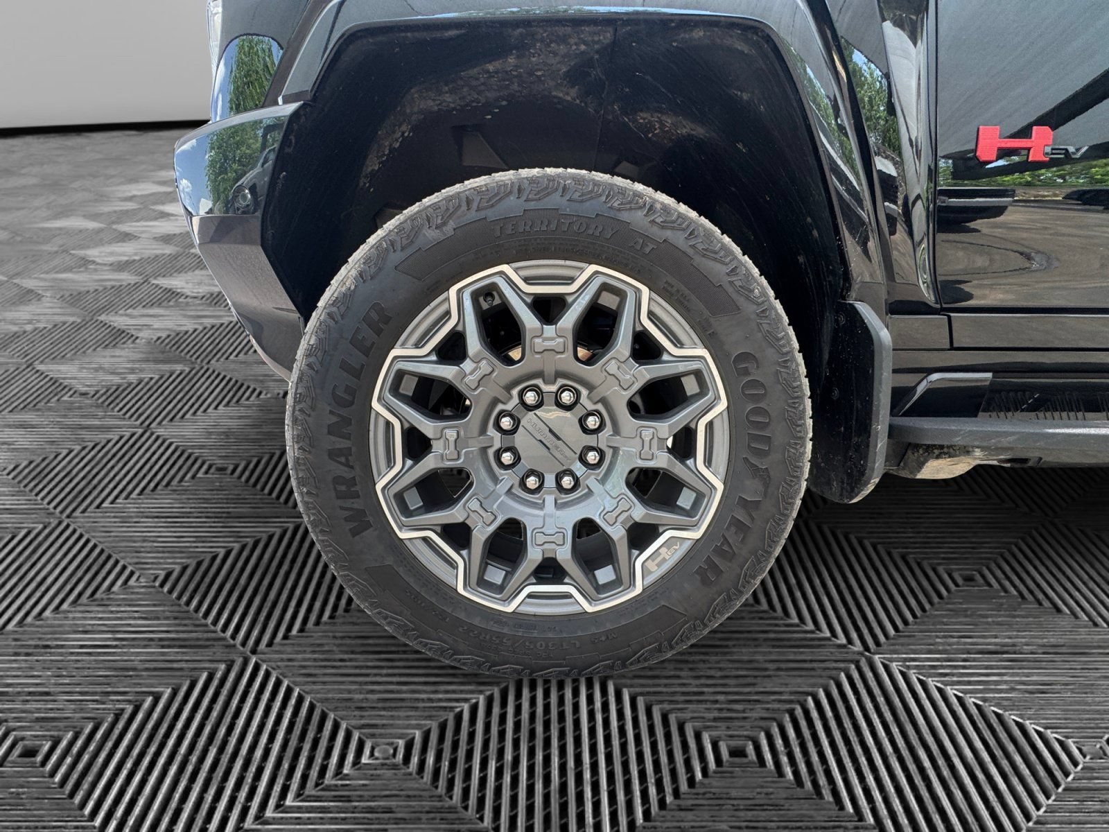 Certified 2025 GMC Hummer EV 3X w/ LPO, Sport Package AWD/4WD image 9