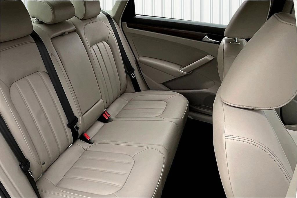 Used 2020 Volkswagen Passat 2.0T SEL image 25