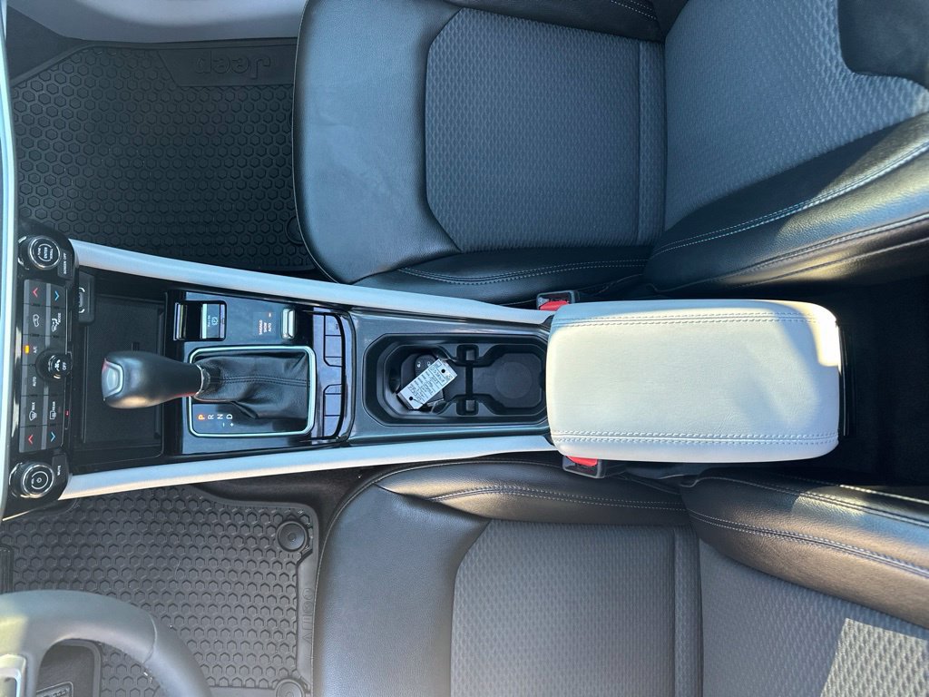 Used 2023 Jeep Compass Latitude w/ Sun and Sound Group AWD/4WD image 35