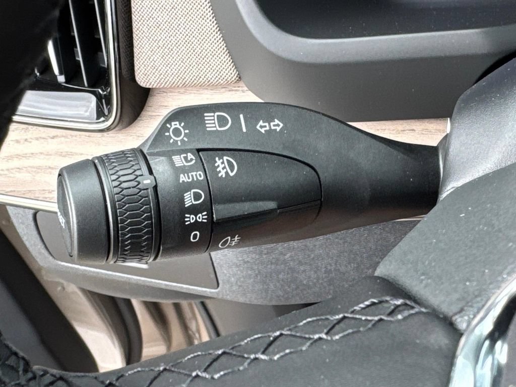 New 2026 Volvo XC90 B6 Plus w/ Protection Package AWD/4WD image 16