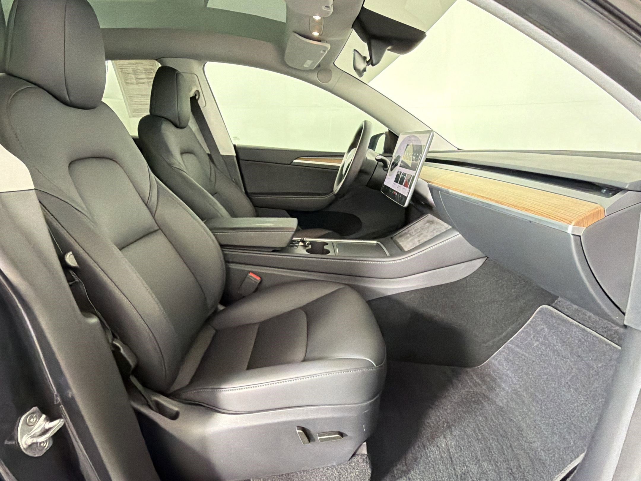 Used 2025 Tesla Model Y Long Range RWD image 29