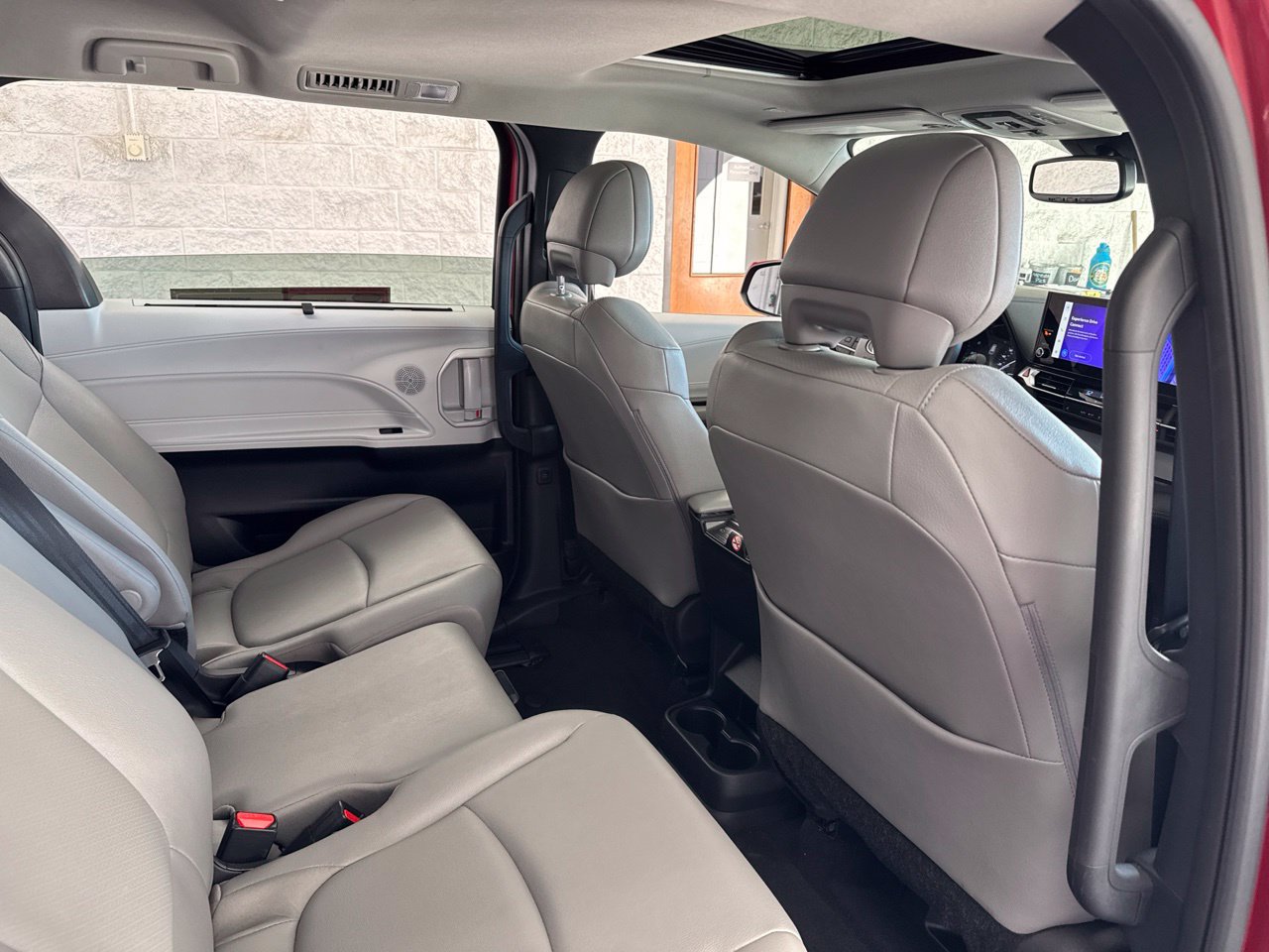 Used 2026 Toyota Sienna XLE FWD image 44