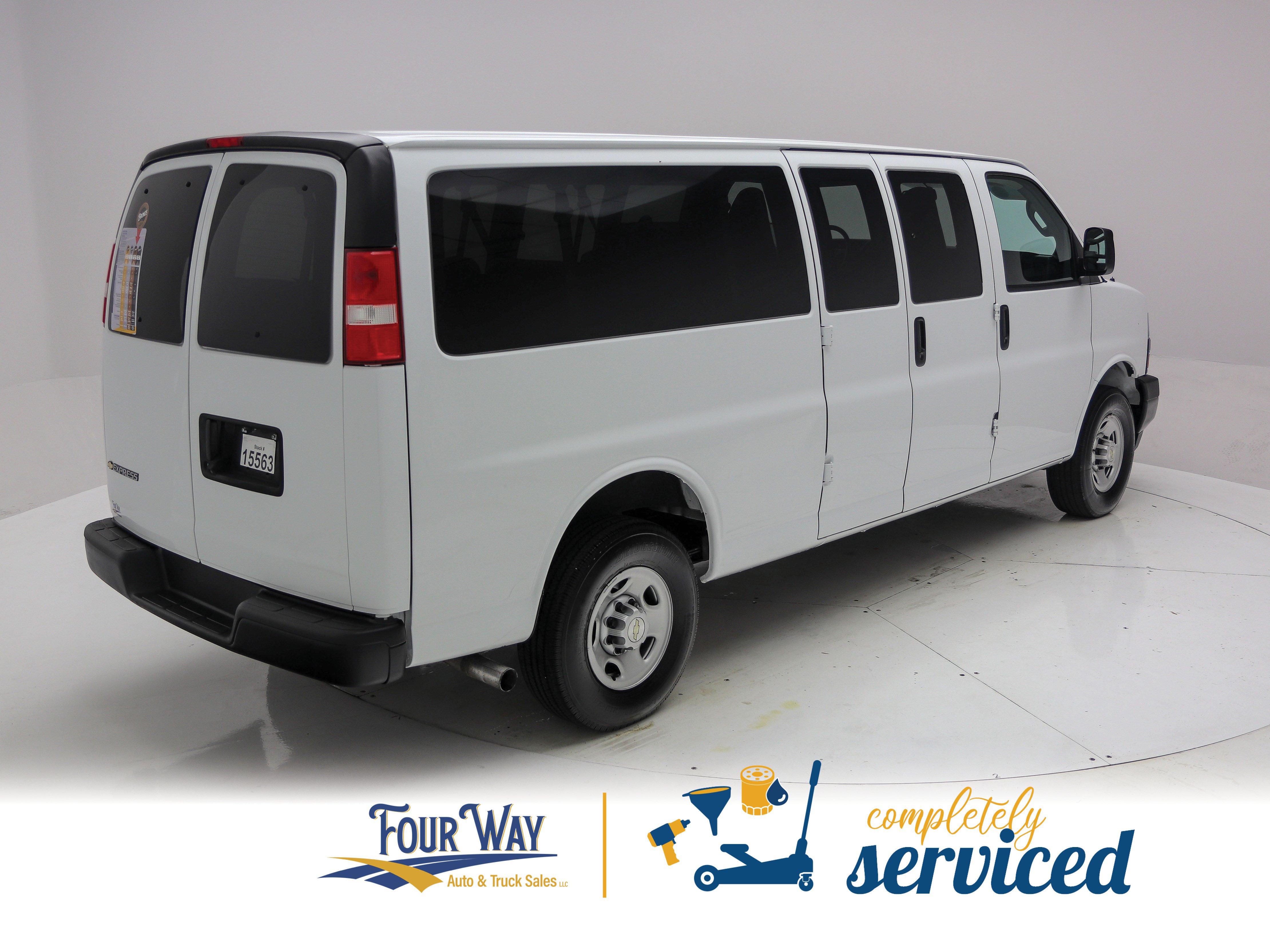 Used 2023 Chevrolet Express 3500 LS RWD image 4