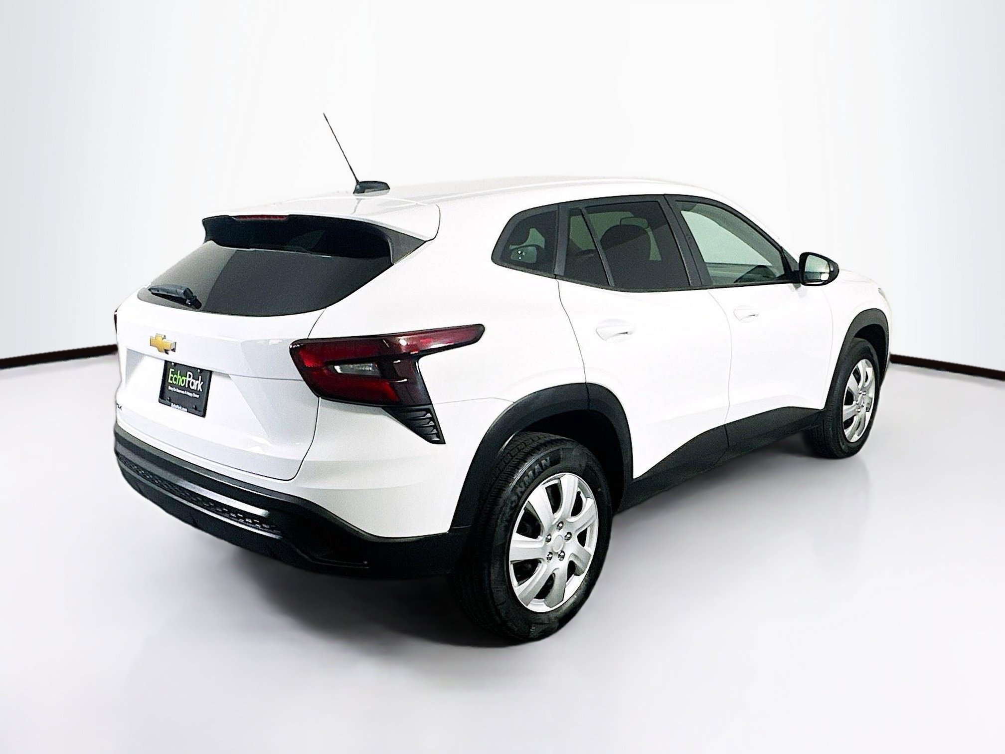 Used 2025 Chevrolet Trax LS FWD image 9