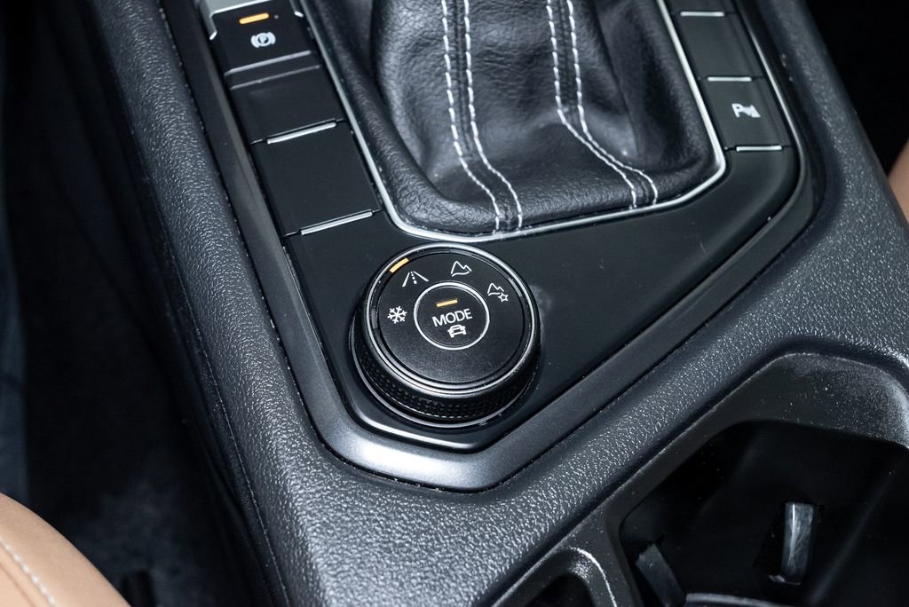 Used 2022 Volkswagen Tiguan SE R-Line image 21