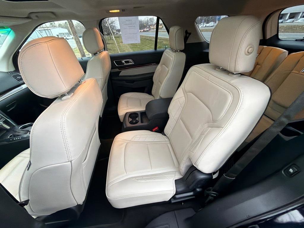 Used 2017 Ford Explorer Platinum image 29