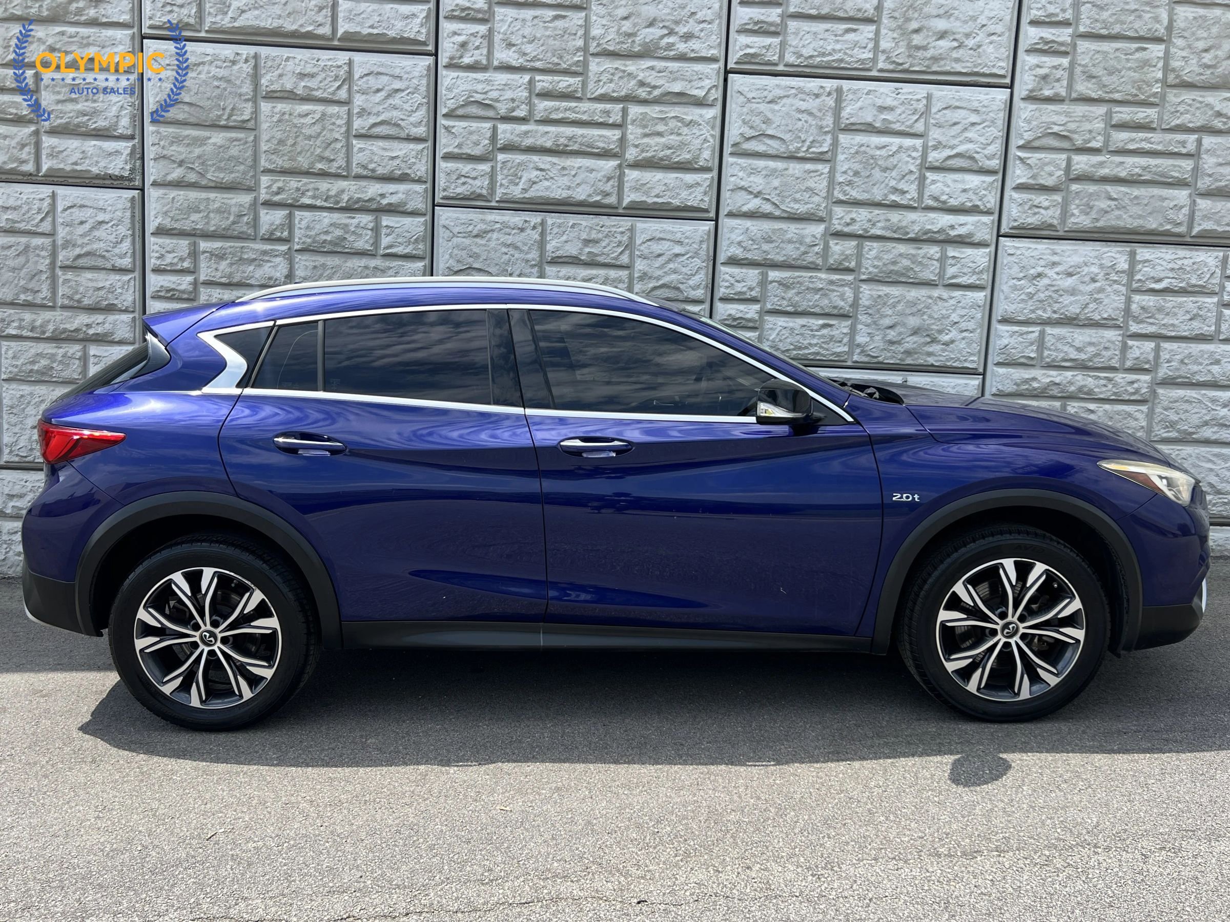 Used 2018 INFINITI QX30 Premium w/ Cargo Package AWD/4WD image 8