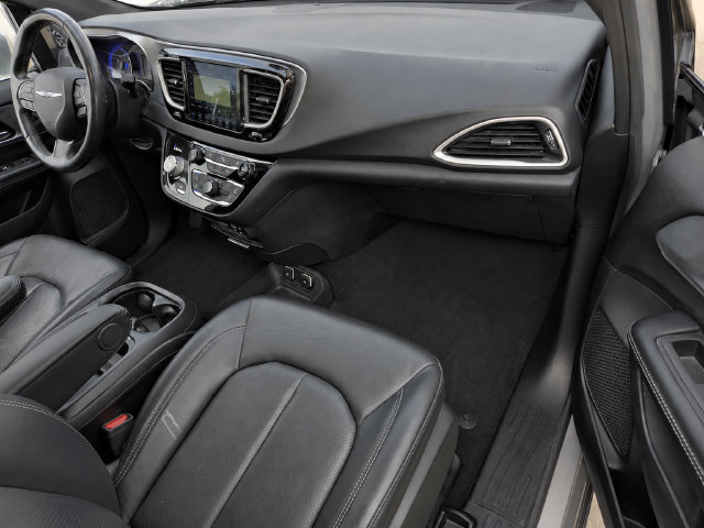 Used 2020 Chrysler Pacifica Touring-L w/ S Appearance Package FWD image 7
