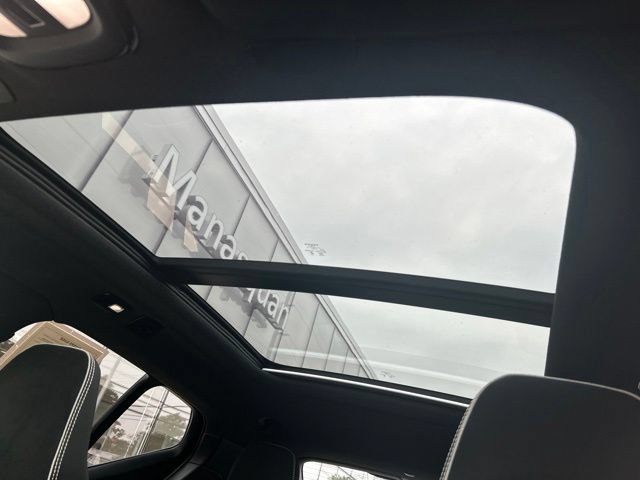 Certified 2025 Volvo XC40 B5 Plus AWD/4WD image 28