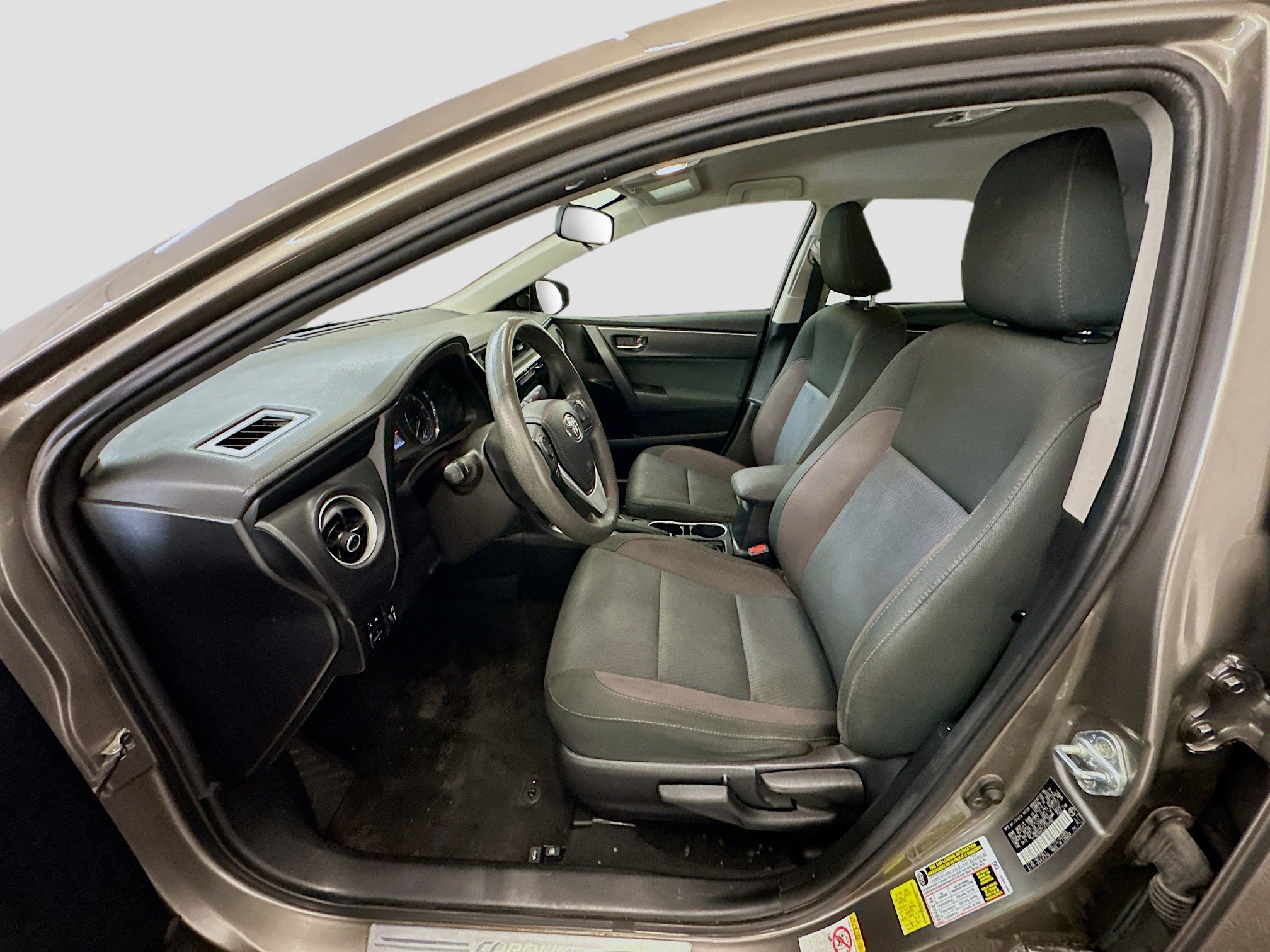 Used 2018 Toyota Corolla LE w/ Body Protection Package FWD image 13