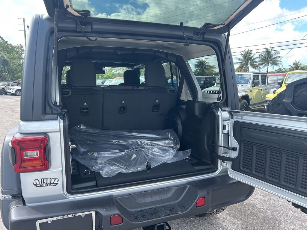 New 2024 Jeep Wrangler Unlimited Rubicon w/ Technology Group image 43
