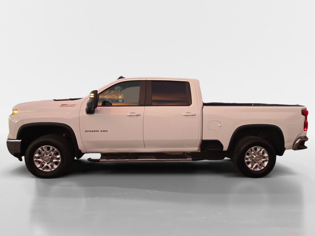 Used 2024 Chevrolet Silverado 2500 LT image 2