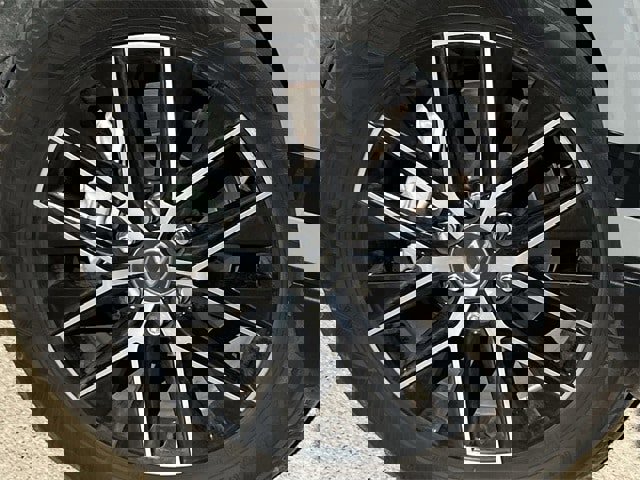 Used 2024 Lexus GX 550 image 10