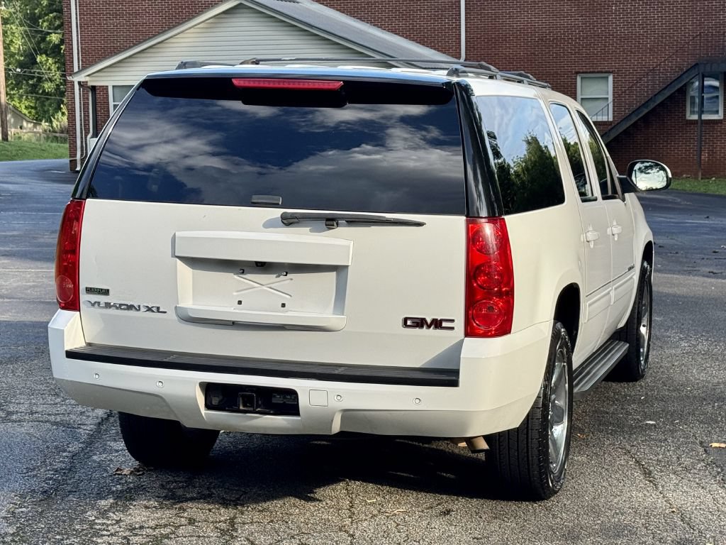 Used 2012 GMC Yukon XL SLT w/ SLT-2 Equipment Package RWD image 2