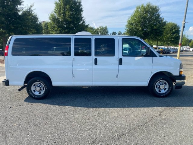 Used 2020 Chevrolet Express 3500 LT w/ LT Preferred Equipment Group RWD image 5