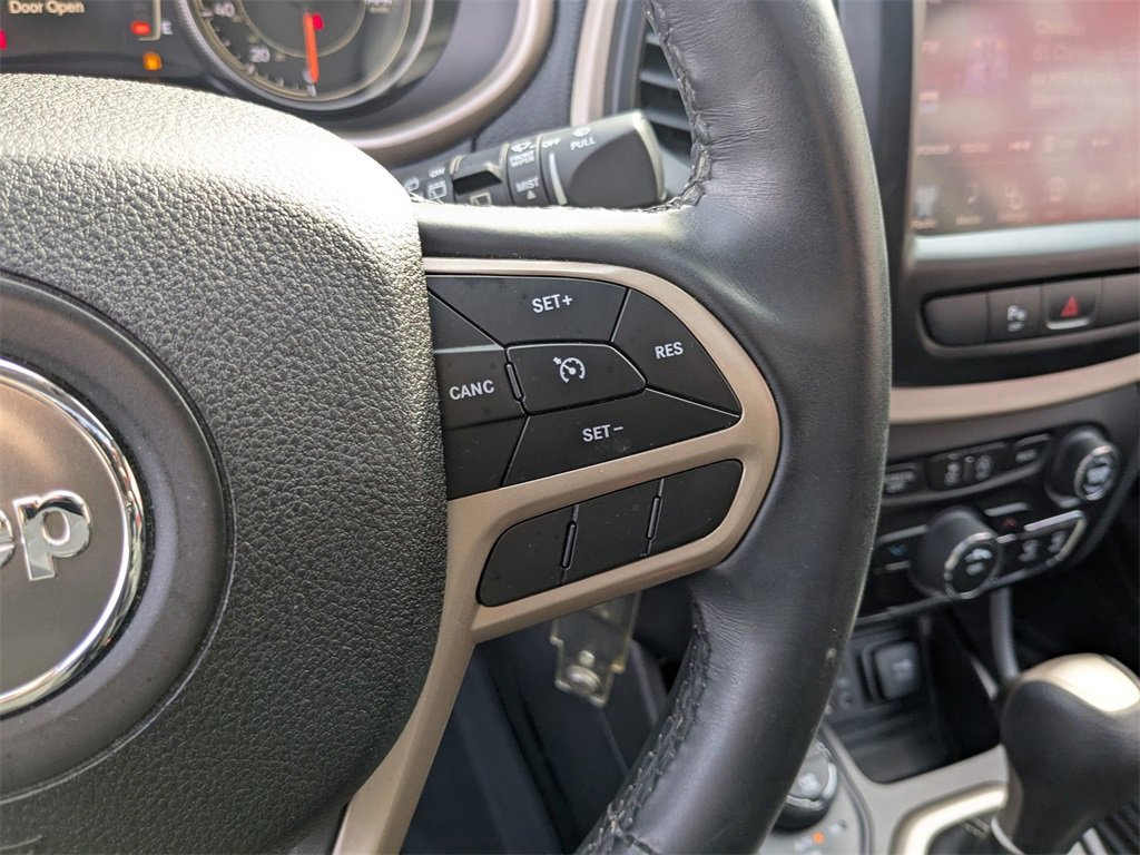 Used 2017 Jeep Cherokee Latitude w/ Safety/Convenience Group image 18