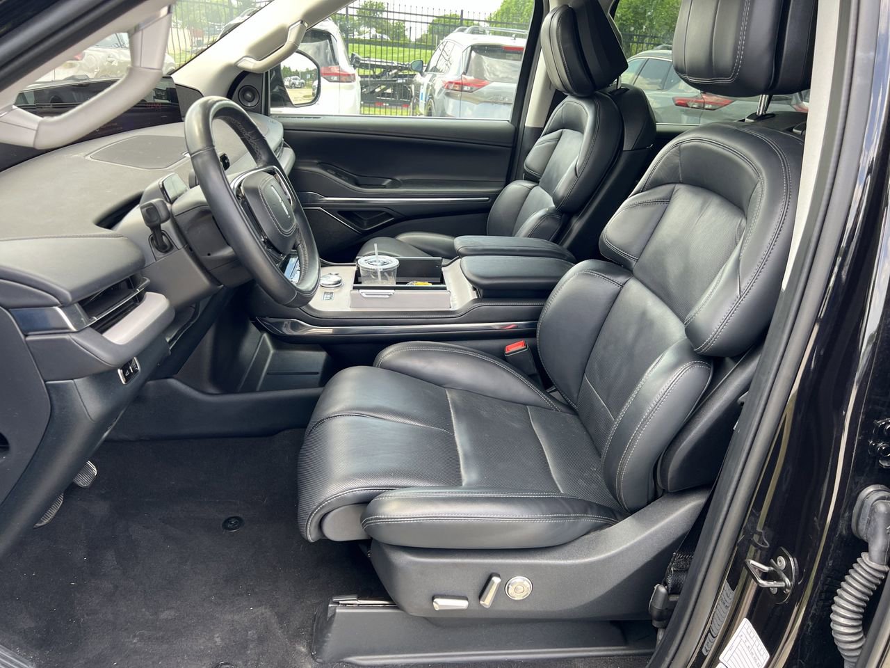 Used 2025 Lincoln Navigator Reserve AWD/4WD image 8