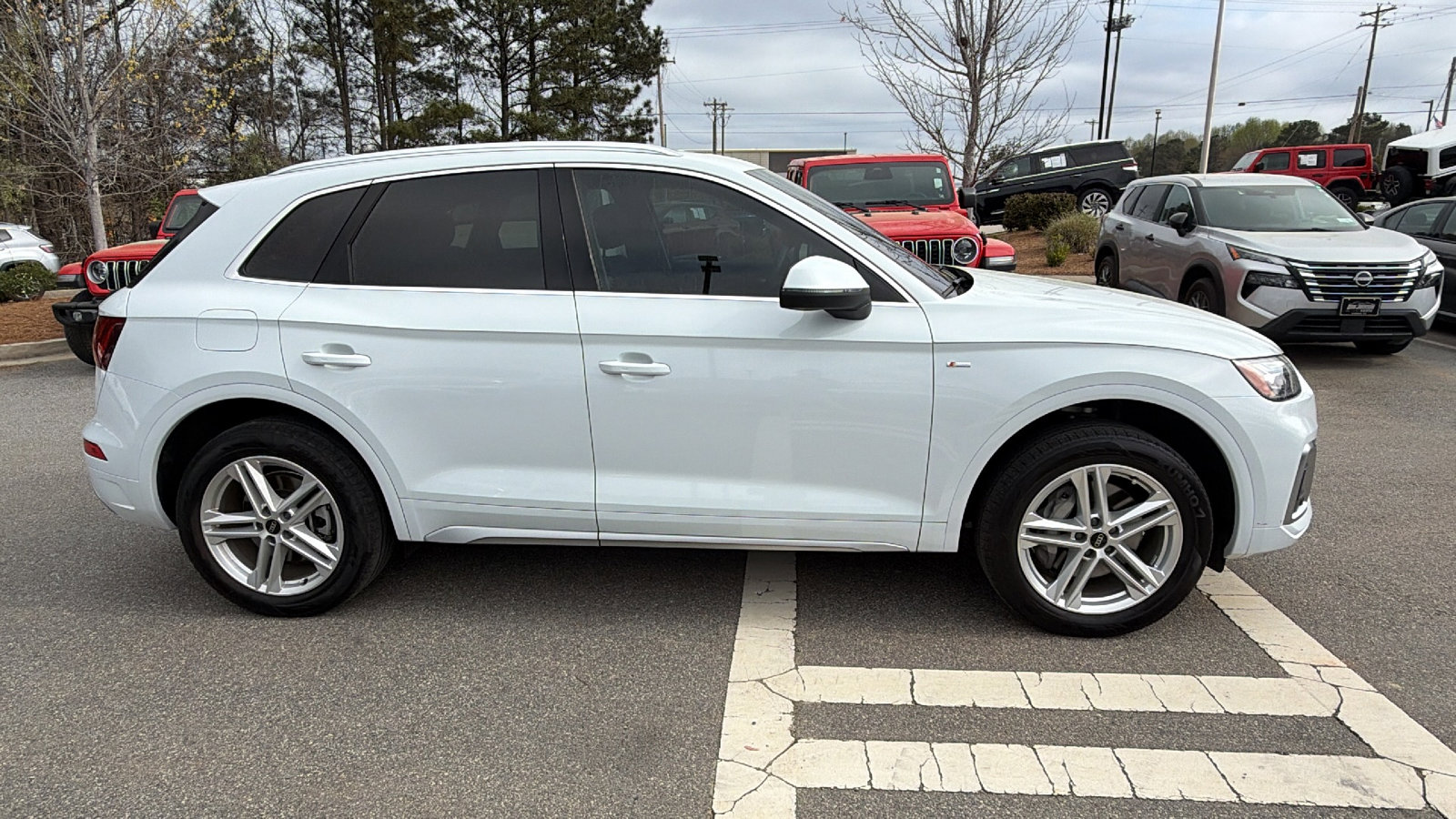 Used 2024 Audi Q5 e Premium Plus w/ Premium Plus Package image 7