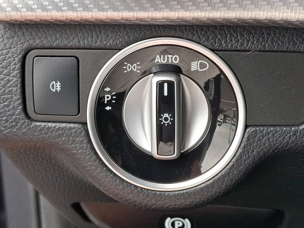Used 2014 Mercedes-Benz GLK 350 4MATIC image 25