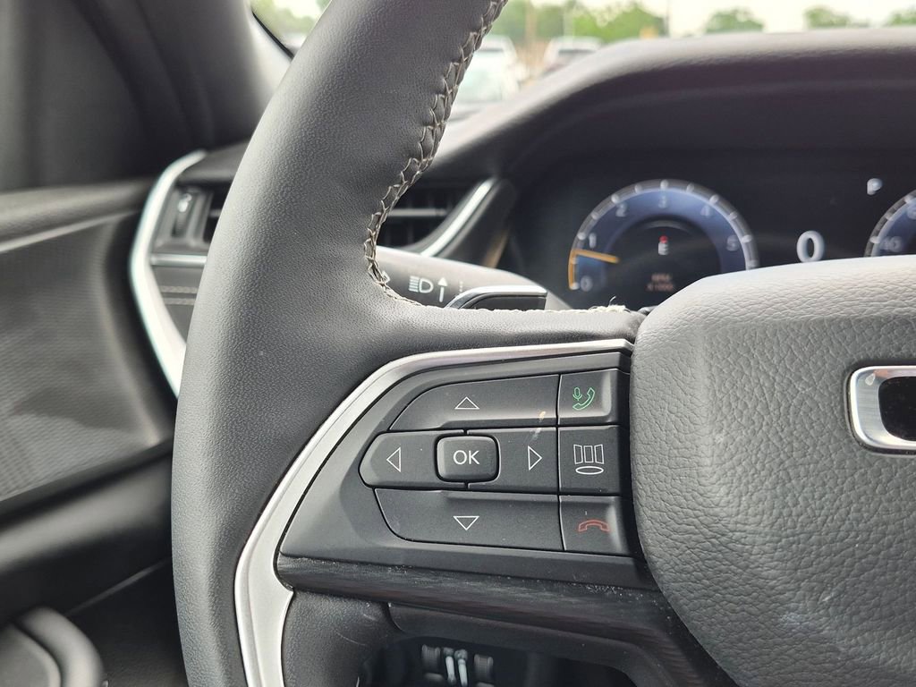 Used 2025 Jeep Grand Cherokee Altitude AWD/4WD image 15