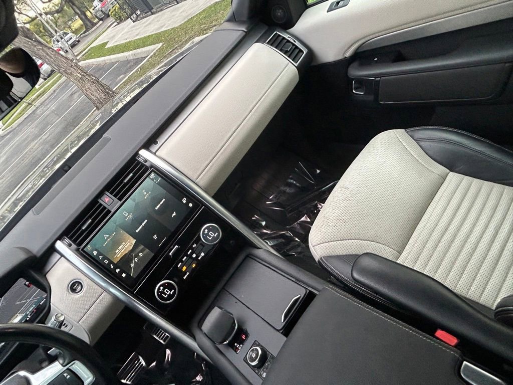 Used 2021 Land Rover Discovery S R-Dynamic image 11