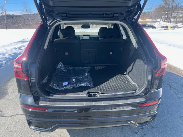 New 2026 Volvo XC60 B5 Plus w/ Protection Package Premier AWD/4WD image 8