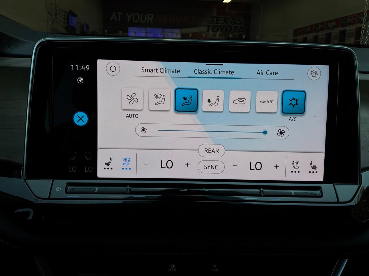 Used 2026 Volkswagen Atlas SE FWD image 32