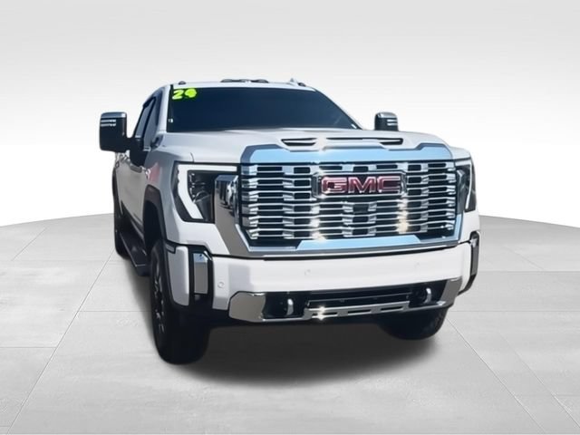 Used 2024 GMC Sierra 2500 Denali w/ Denali Reserve Package AWD/4WD image 3