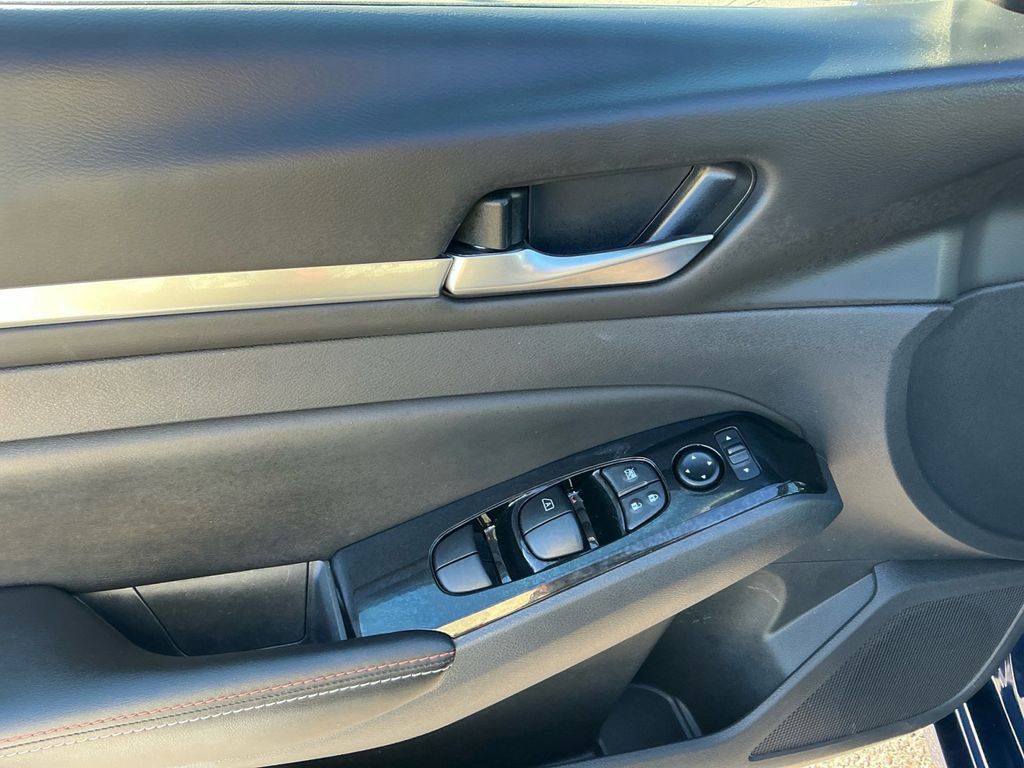 Used 2024 Nissan Altima 2.5 SR w/ SR Premium Package image 16