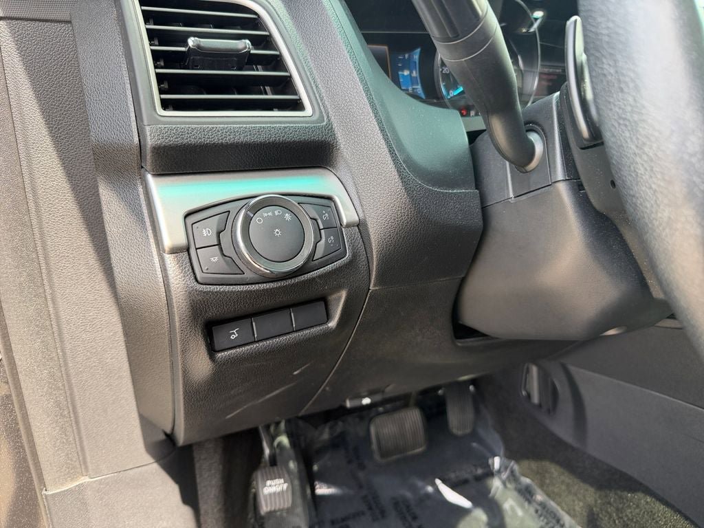 Used 2017 Ford Explorer XLT w/ Equipment Group 202A AWD/4WD image 20