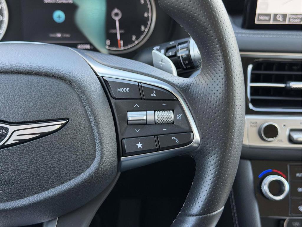 Used 2025 Genesis G70 2.5T image 9