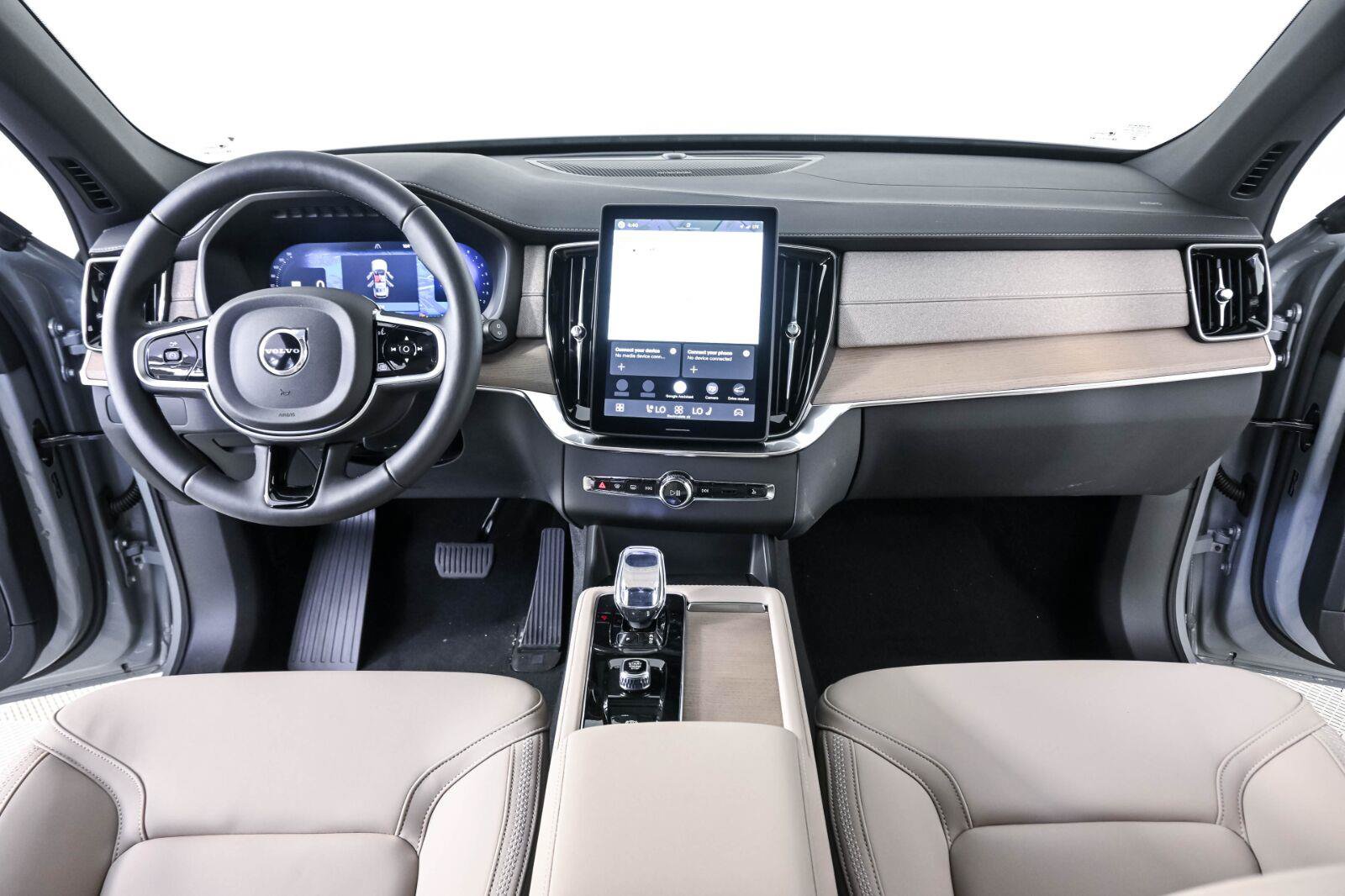 New 2026 Volvo XC90 B6 Plus w/ Protection Package Premier AWD/4WD image 16