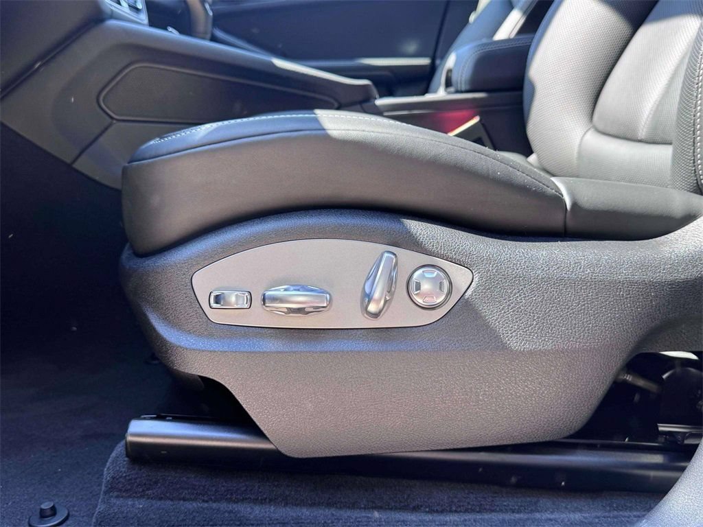 New 2025 Porsche Macan AWD/4WD image 18