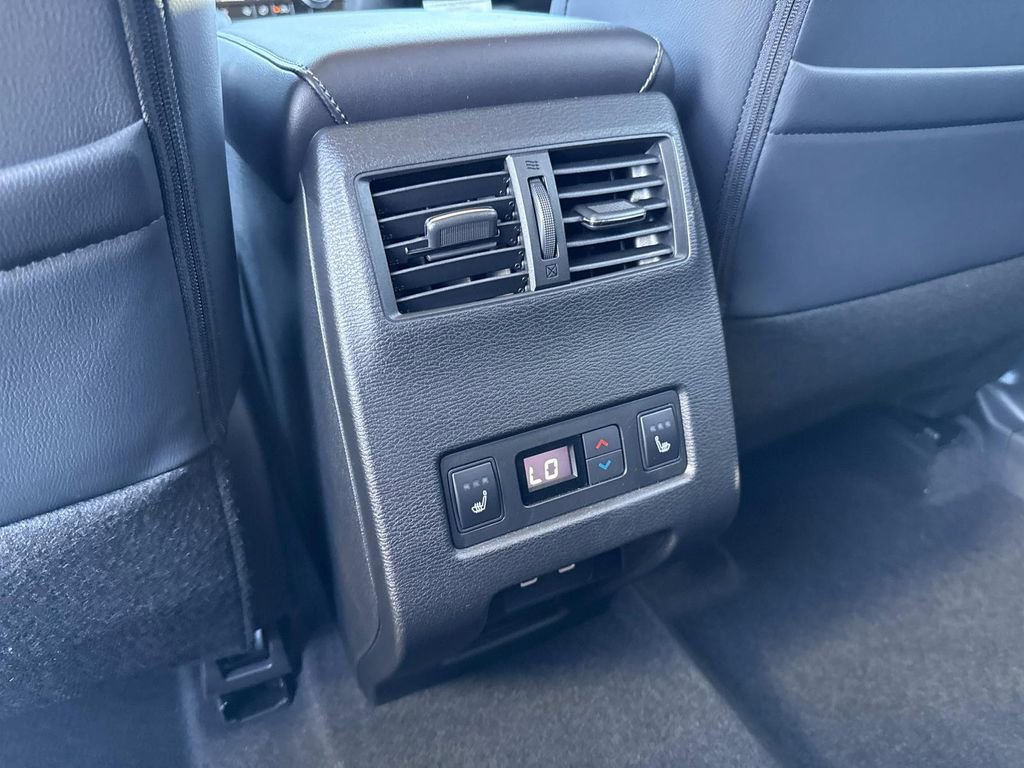 New 2025 Mitsubishi Outlander SEL image 17