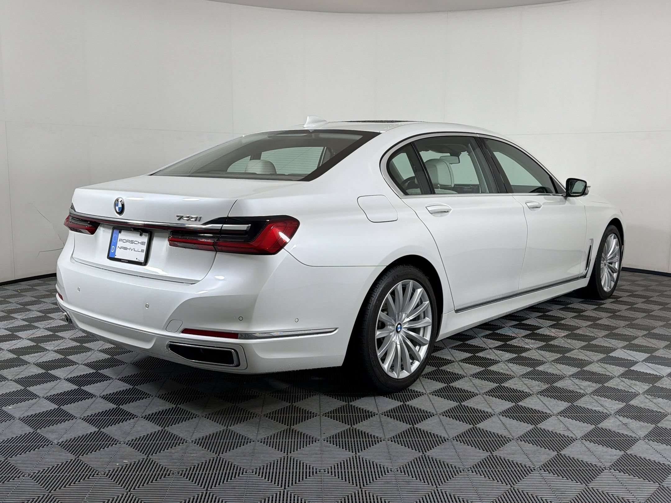 Used 2020 BMW 740i RWD image 10