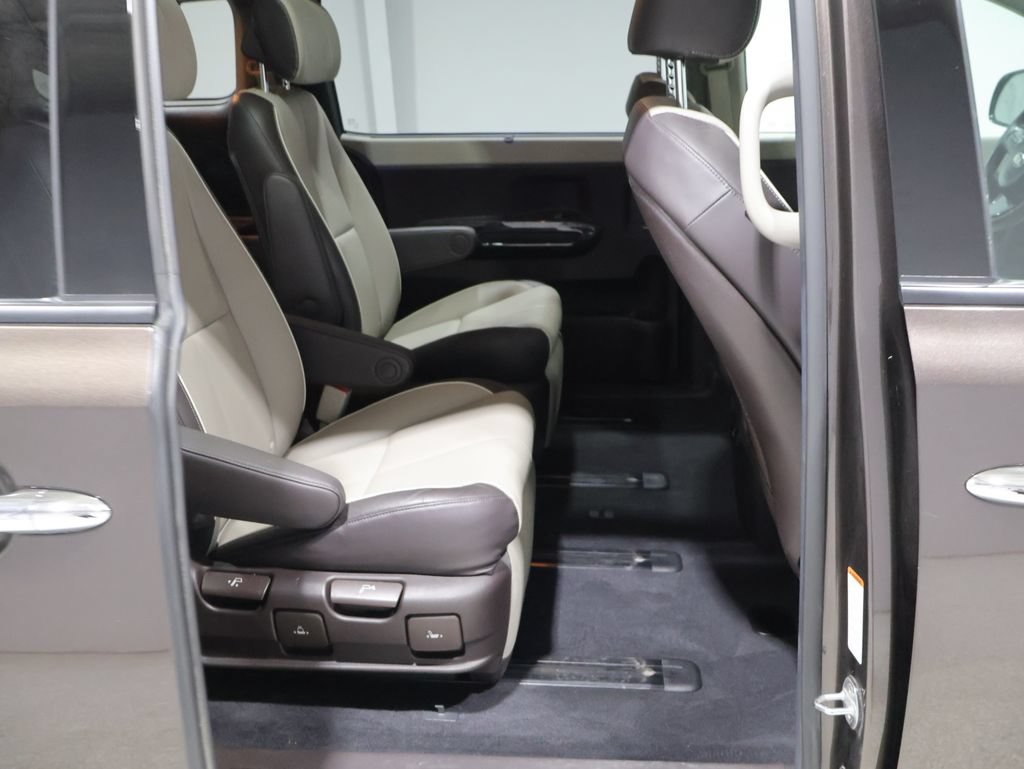 Used 2015 Kia Sedona SX Limited FWD image 19
