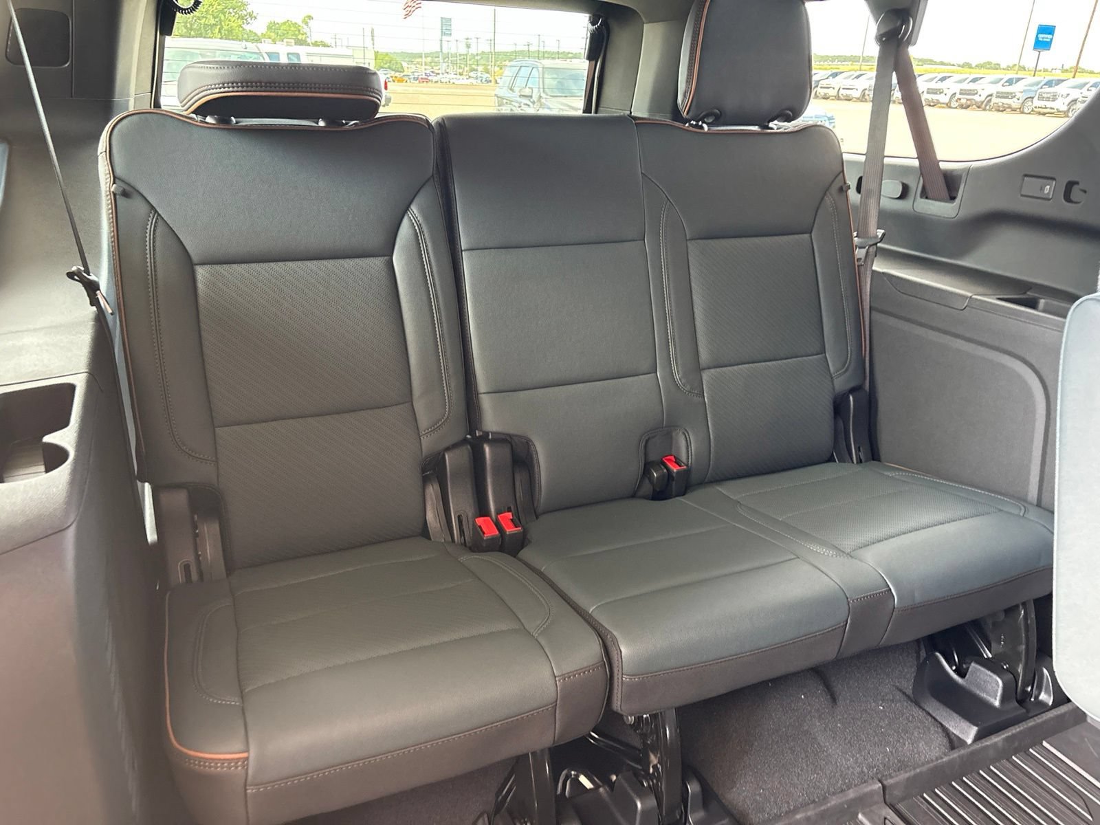 New 2026 GMC Yukon XL AT4 w/ AT4 Premium Plus Package AWD/4WD image 24