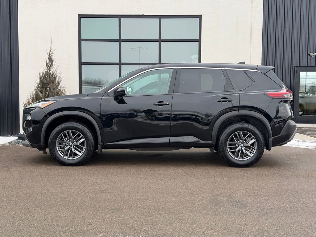 Used 2023 Nissan Rogue S image 2