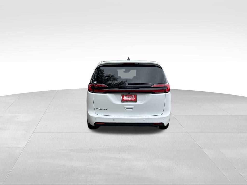 New 2026 Chrysler Pacifica Select image 5