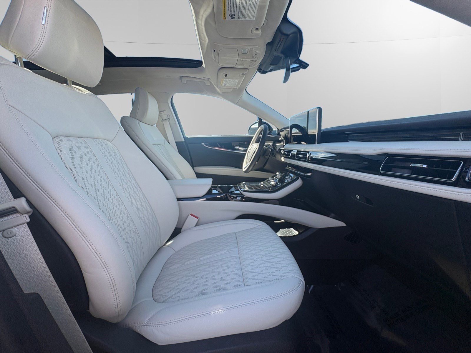 Certified 2023 Lincoln Nautilus Black Label w/ Class II Trailer Tow Package image 15