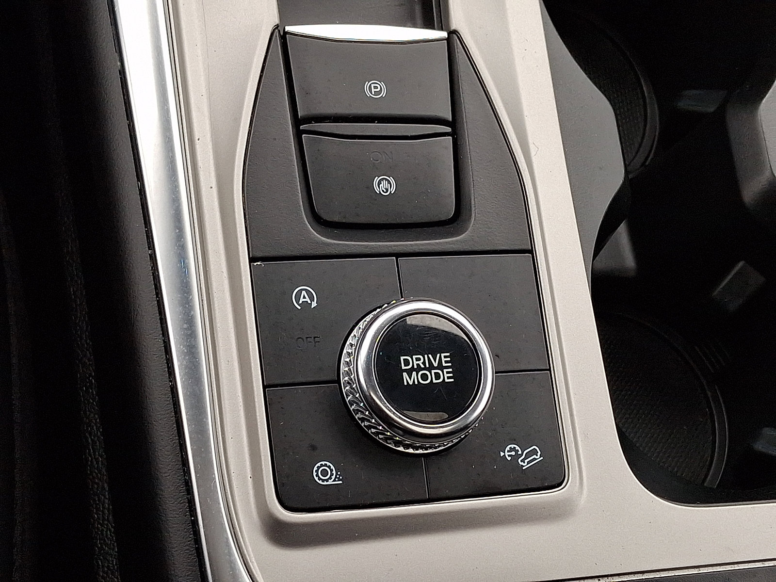 Certified 2023 Ford Explorer XLT w/ Equipment Group 202A AWD/4WD image 30