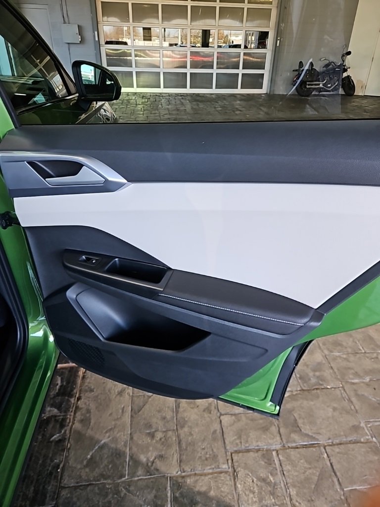 New 2026 Volkswagen Taos SE image 15