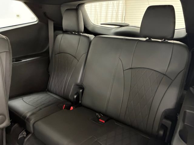 Used 2024 Buick Enclave Avenir w/ Avenir Technology Package image 18