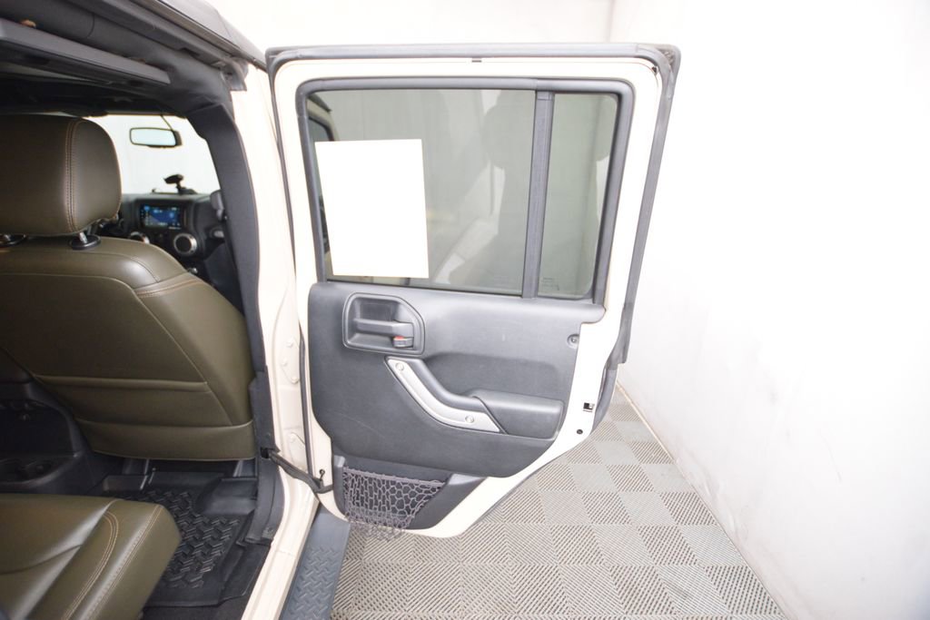 Used 2016 Jeep Wrangler Unlimited Sahara image 13