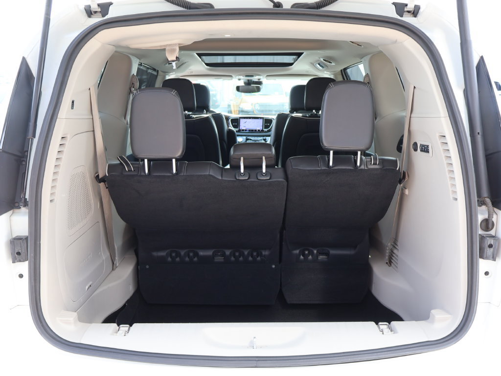 Used 2022 Chrysler Pacifica Limited FWD image 14